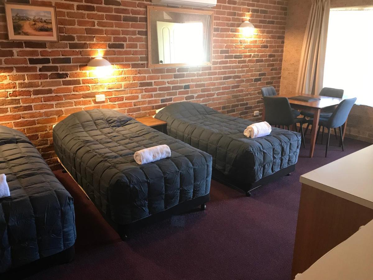 Cedar Motel